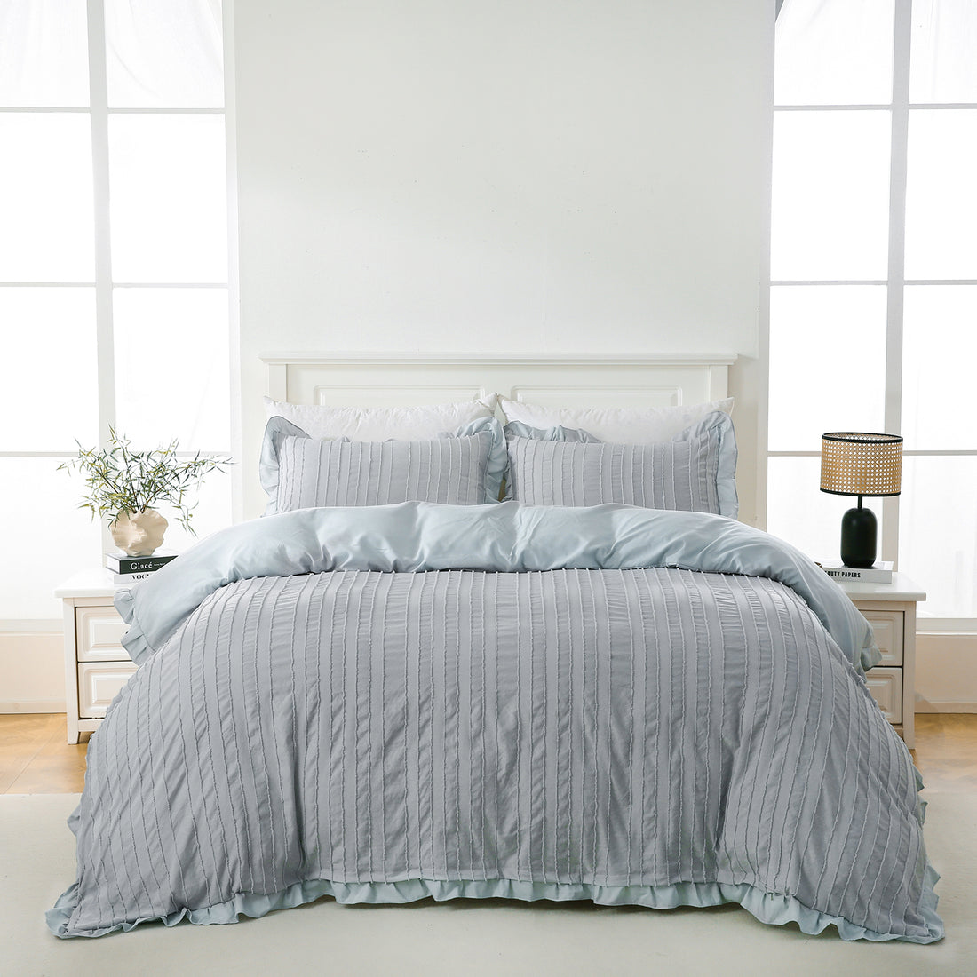 Tufted Ruffle Comforter Set – Soft Lightweight Jacquard Bedding with Fringe Pattern, Shabby Chic Farmhouse Quilt 3-Piece, King/Queen Options