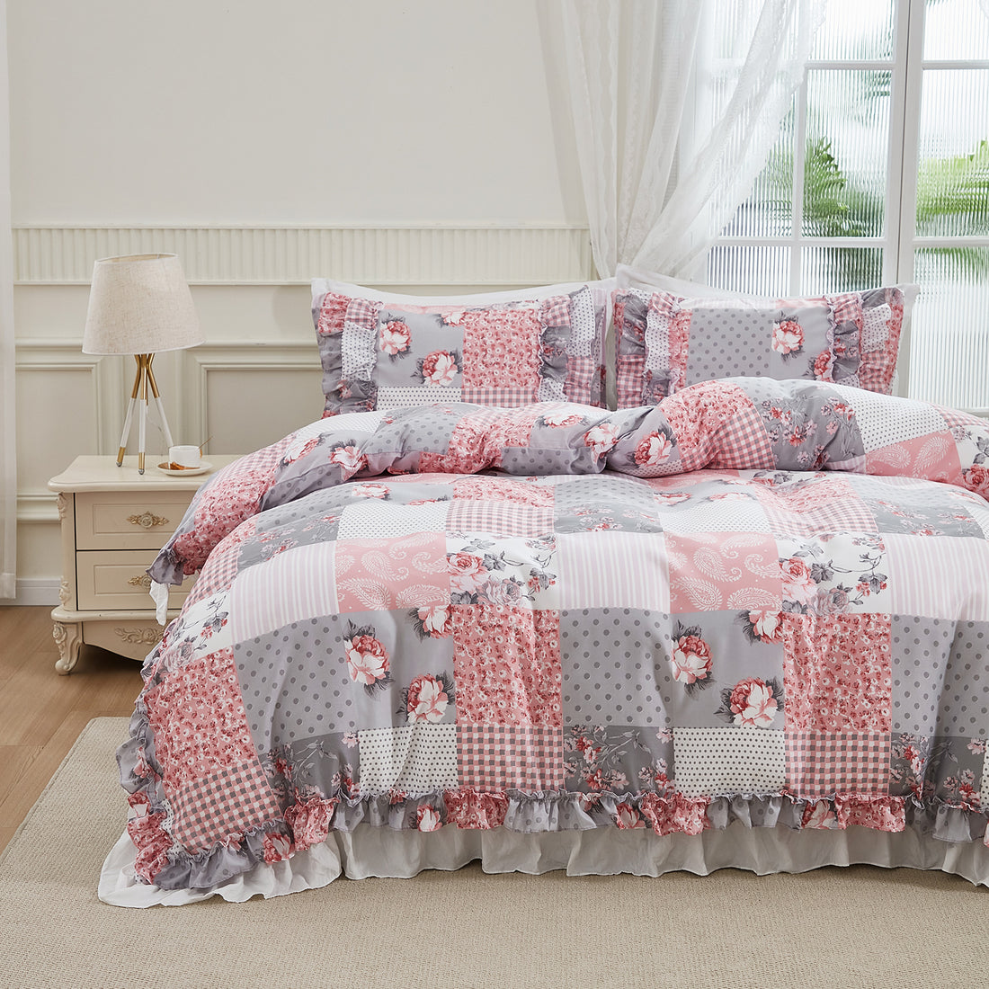 Pink Floral Comforter Set – Vintage Ruffle Pastoral Bedding with Flower Print, Soft Lightweight Microfiber, Queen/King 3-Piece