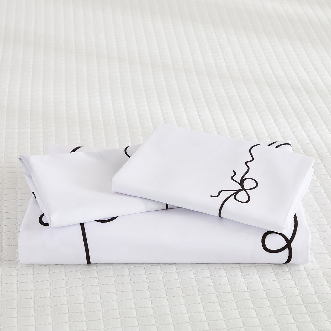 White Bow Tie Duvet Cover Set – Soft Breathable 3-Piece Bedding with  Black Tie, Romantic Farmhouse Cottage Style