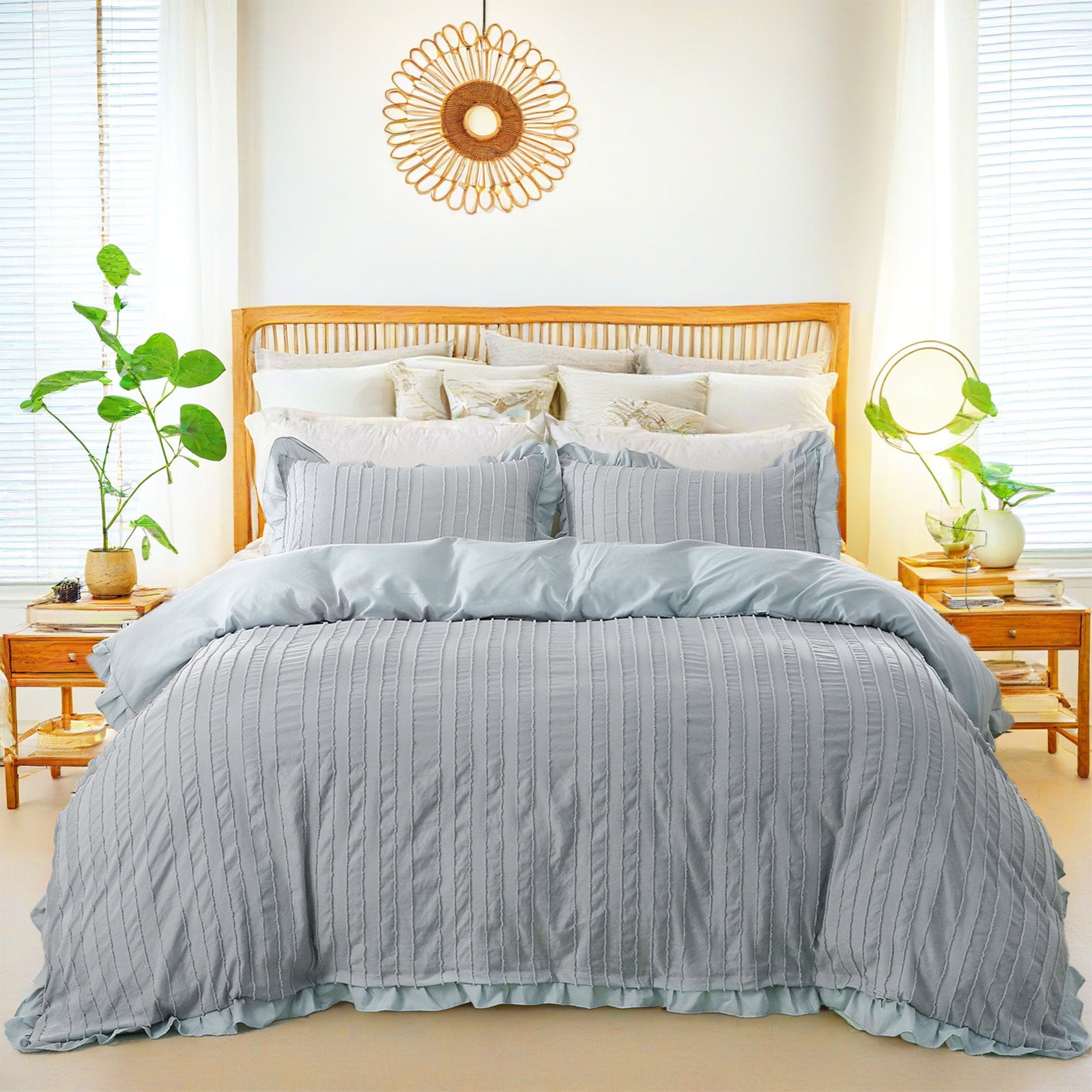 Tufted Ruffle Comforter Set – Soft Lightweight Jacquard Bedding with Fringe Pattern, Shabby Chic Farmhouse Quilt 3-Piece, King/Queen Options