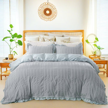Tufted Ruffle Comforter Set – Soft Lightweight Jacquard Bedding with Fringe Pattern, Shabby Chic Farmhouse Quilt 3-Piece, King/Queen Options