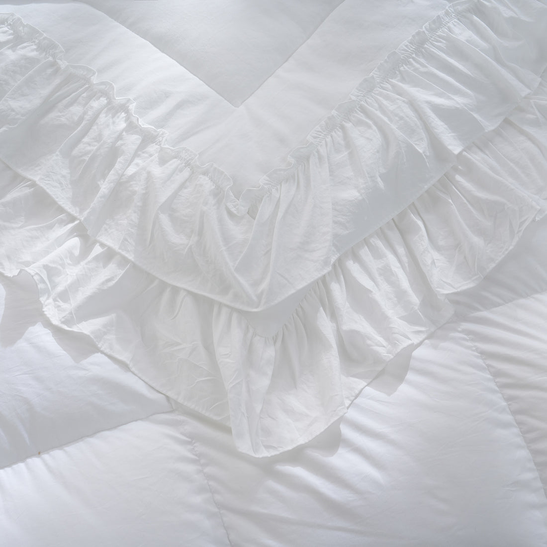 Boho Ruffle Comforter Set – 3-Piece Shabby Chic Bedding with Double-Layer Hand-Sewn Ruffles, Soft Microfiber Quilt for All Seasons