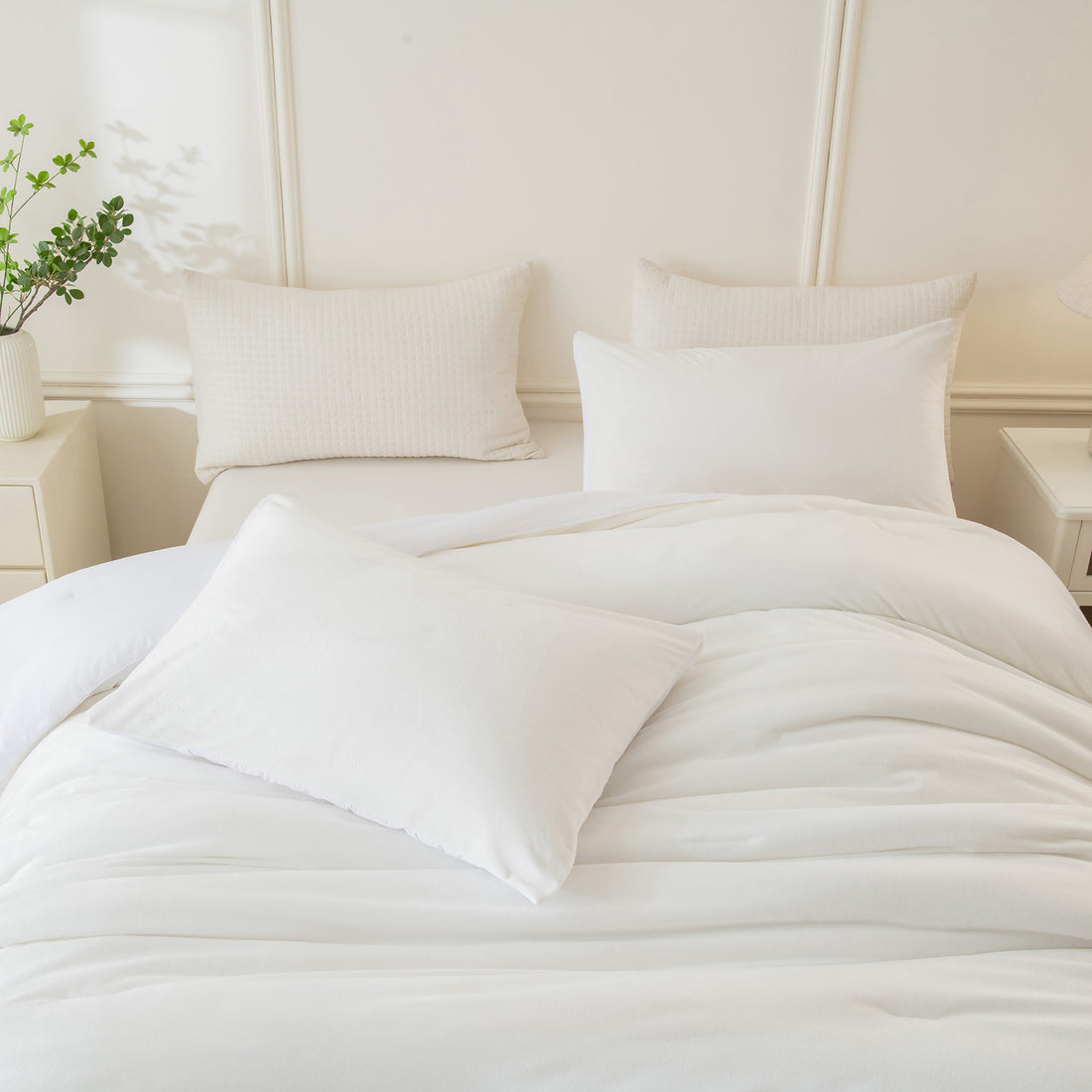 Velvet Comforter Set - Soft Plush Distressed Velvet Bedding with Pillowcases and Cushion Cover, Warm Shaggy Quilt for Queen King